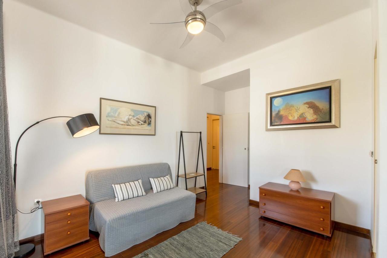 Big Blue Apartment Piso Livadi