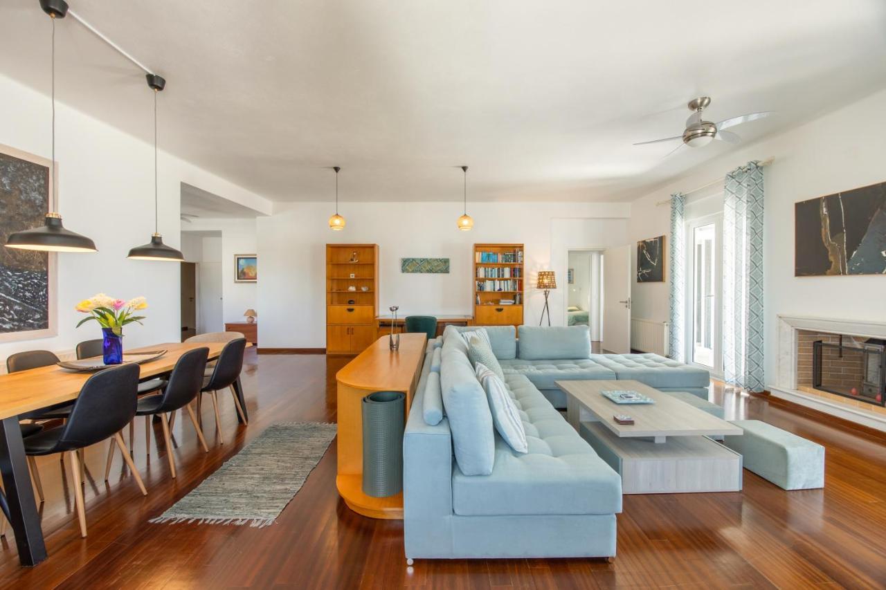 Big Blue Apartment Piso Livadi